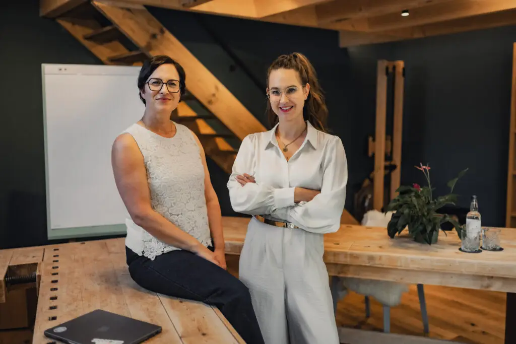 Sarah Kind und Dr. Franziska Haberl Robe & Resonanz Consulting