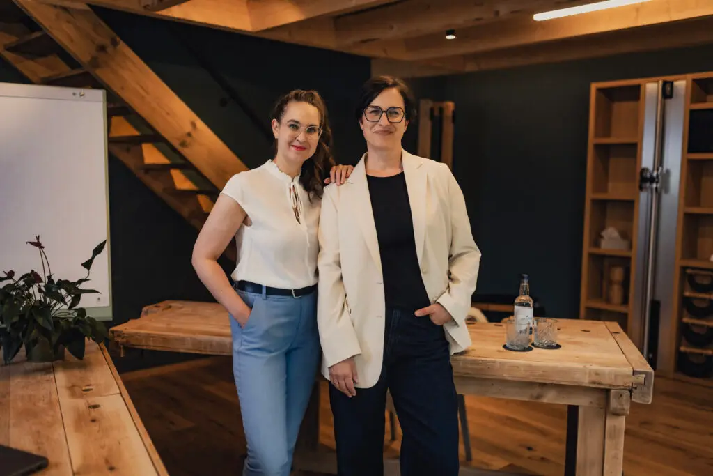 Sarah Kind und Dr. Franziska Haberl Robe & Resonanz Consulting